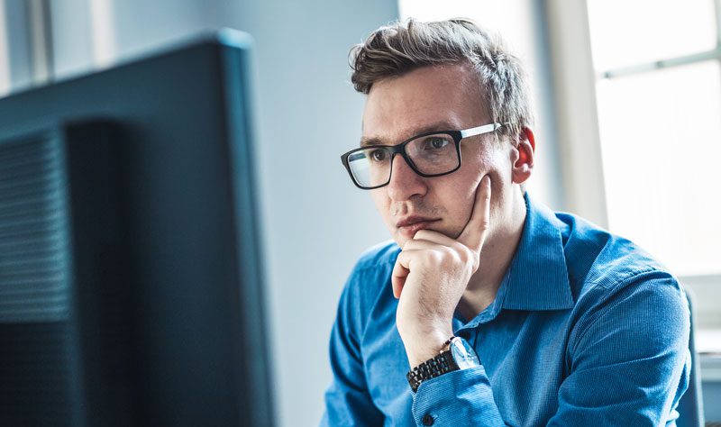 Bild Mitarbeiter bei Informationssicherheitsschulung GATACA