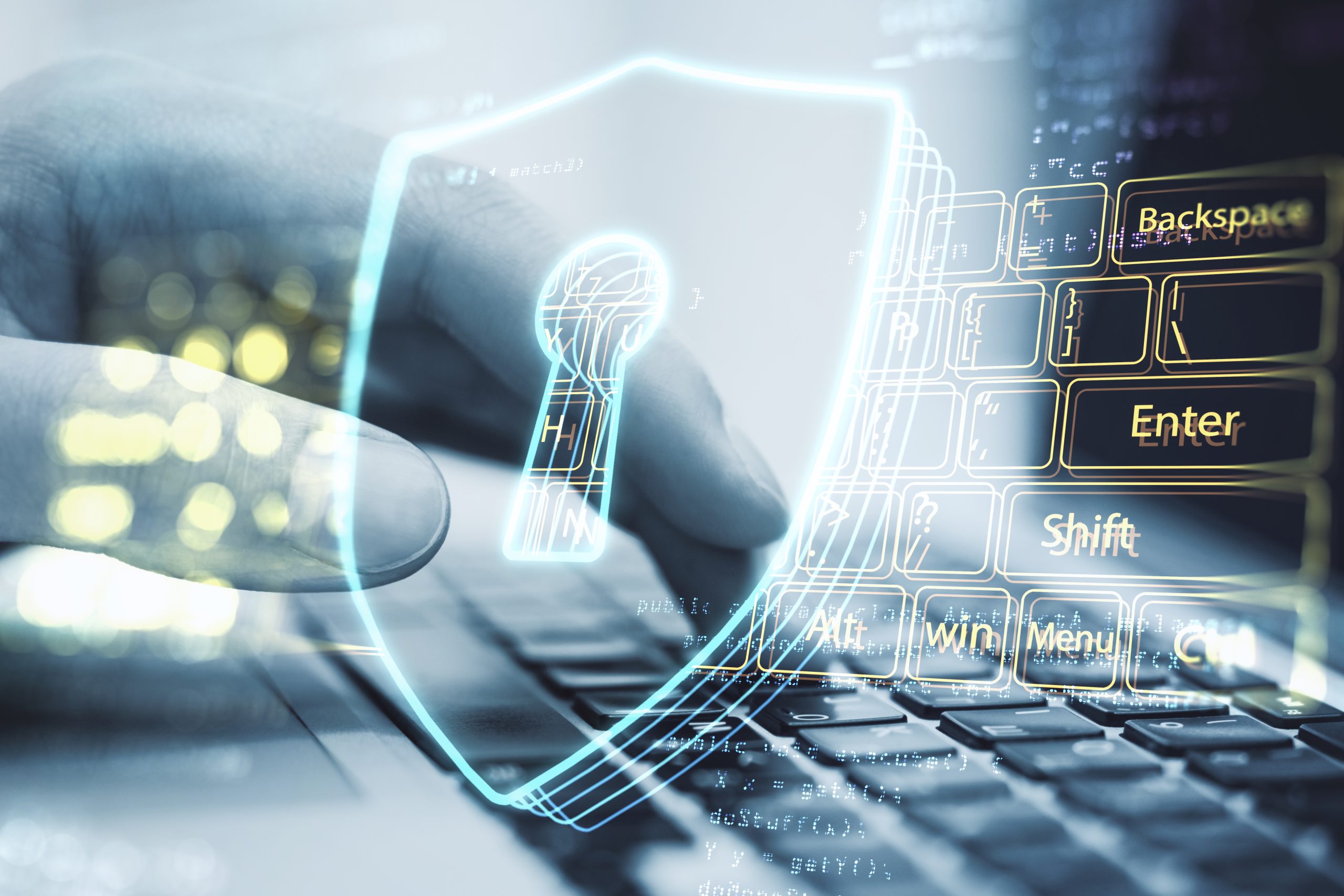 Close up der Hände mit Laptop-Computer auf dem Desktop mit abstrakten leuchtenden sicheren Web-Tastatur Sicherheit und Schutz Hologramm auf verschwommenen Hintergrund. Doppelbelichtung