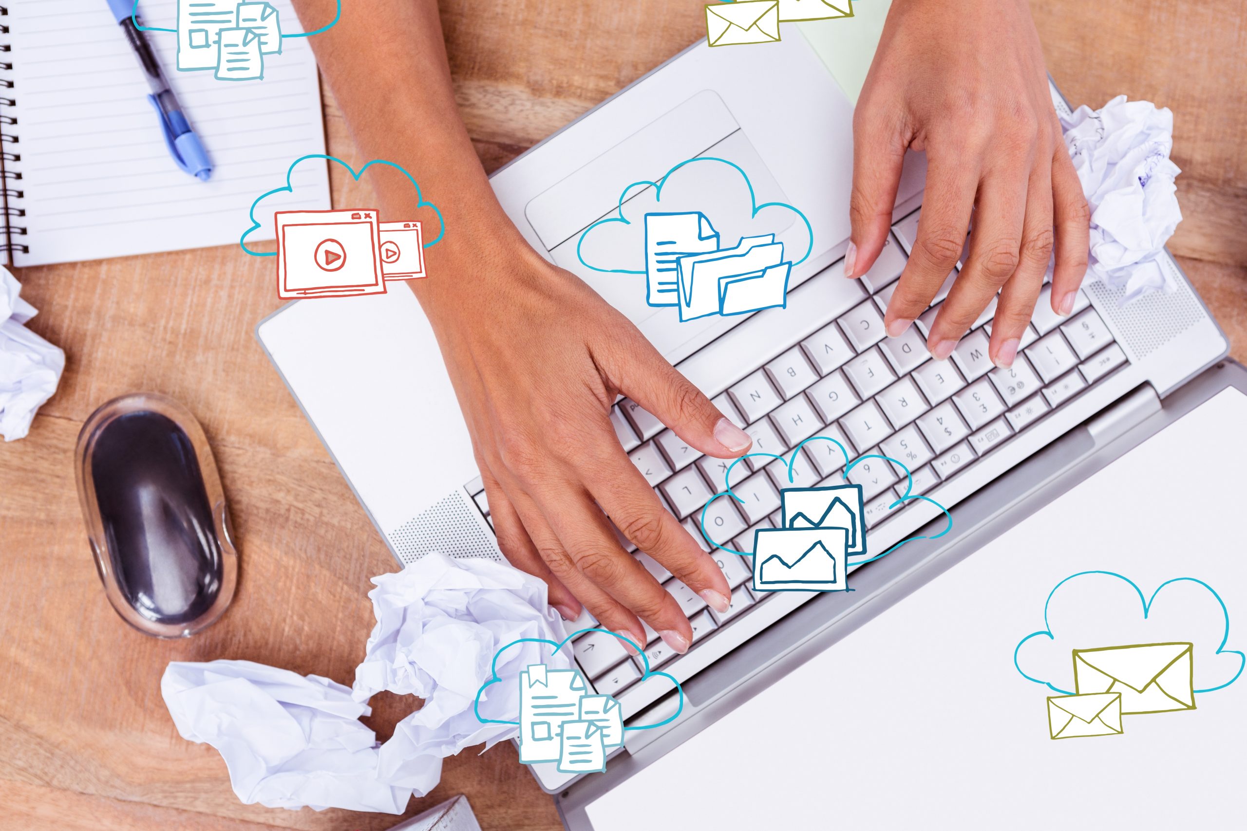 Composite-Bild der Hand mit Laptop auf dem Schreibtisch Hintergrund