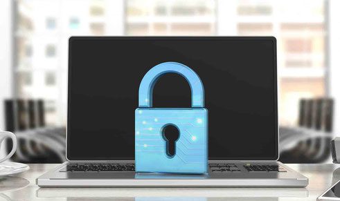 Großes blaues technisches schloss auf einem Laptop