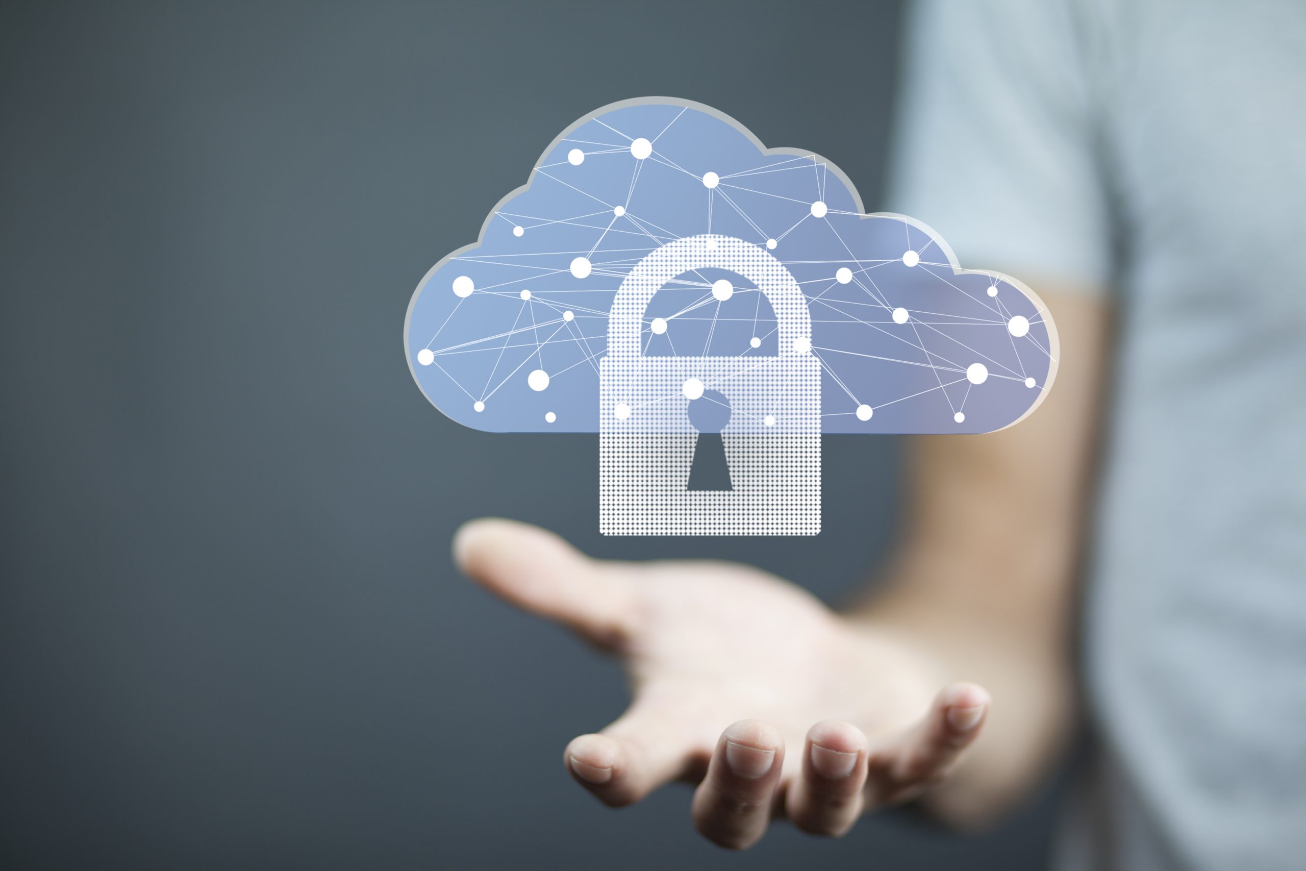 Cloud-Technologie. Polygonal Drahtgitter Cloud-Speicher Zeichen mit Vorhängeschloss